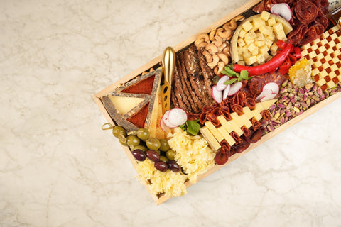 ألواح الجبـــــــــن مع اللحوم الذواقة  (١٢-١٤ اشخاص)