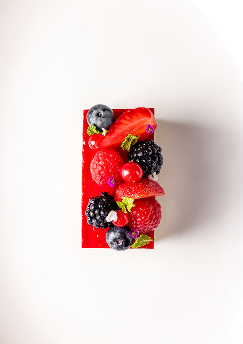 تشيز كيك بجبنة الماسكاربون المخفوقة مع التوت الطازج