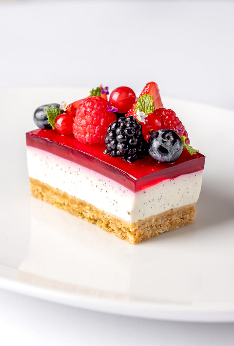 تشيز كيك بجبنة الماسكاربون المخفوقة مع التوت الطازج